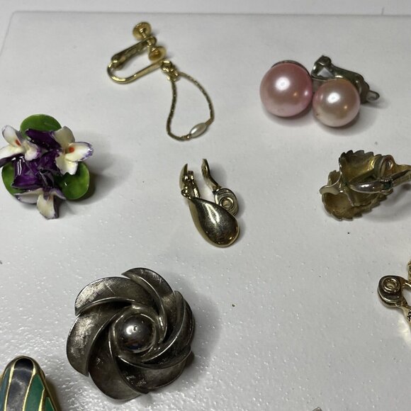 Lot of 17 Mismatched Signed Vintage Clip On Screw Back Earrings Trifari Napier + - Picture 3 of 12